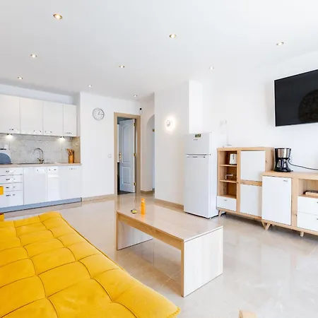 Апартаменты Floritas 23 Terrace And Swimming Pool Плая-де-лас-Америкас